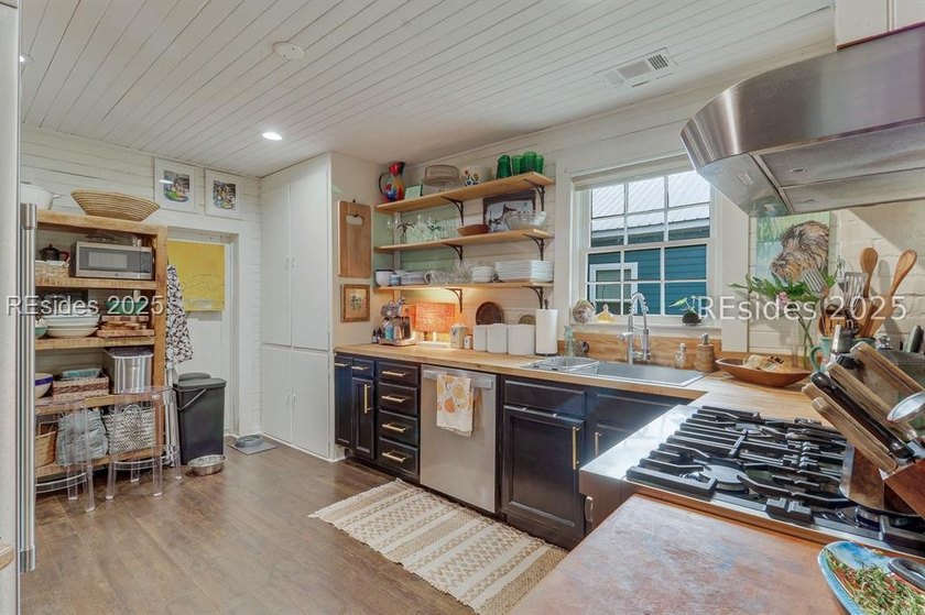 11 Whiting Street is the quintessential Brighton Beach cottage - photo 13