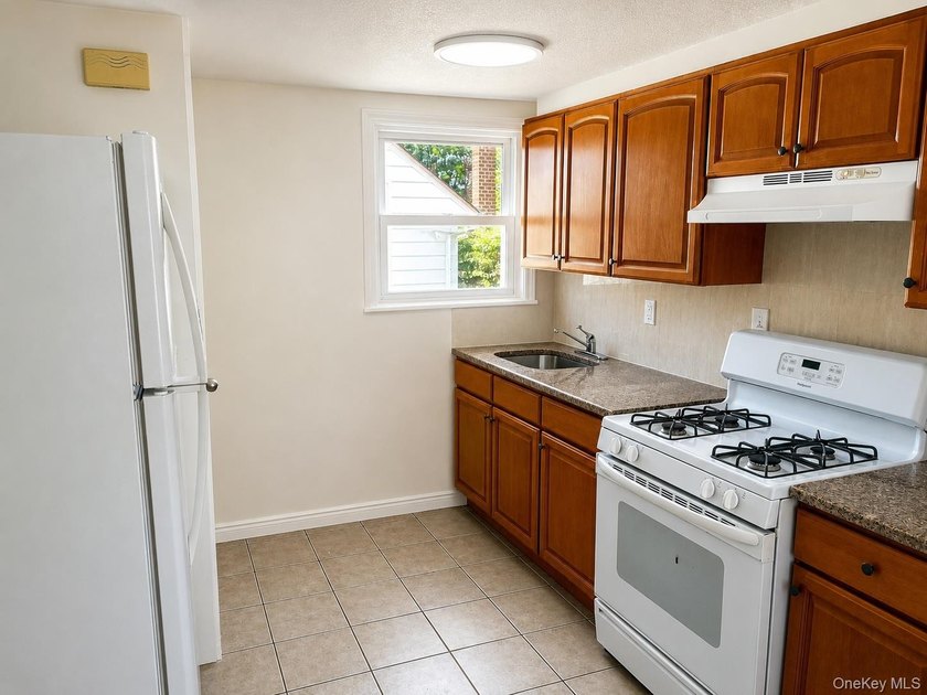 This well-maintained two-family home offers 4 spacious bedrooms - photo 9
