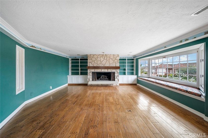 905 Emerald Bay is a light-filled corner lot bungalow offering 2 - photo 14