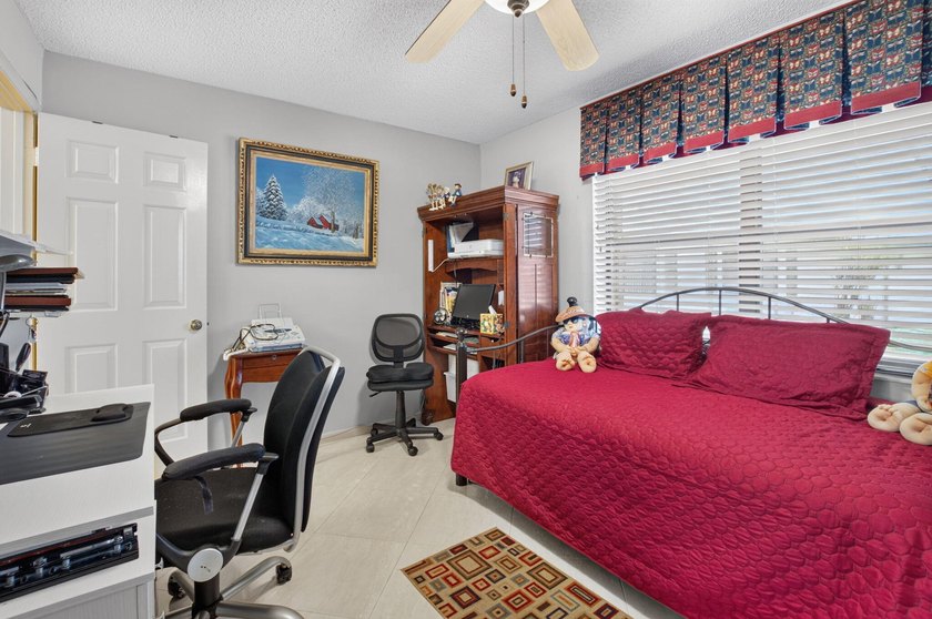 This charming 2 bedroom, 2 bathroom villa offers comfortable - photo 18