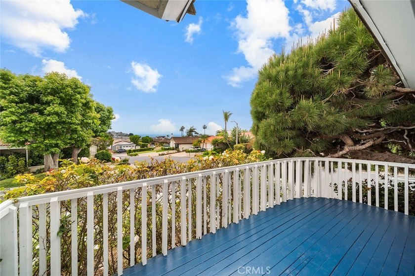 905 Emerald Bay is a light-filled corner lot bungalow offering 2 - photo 23