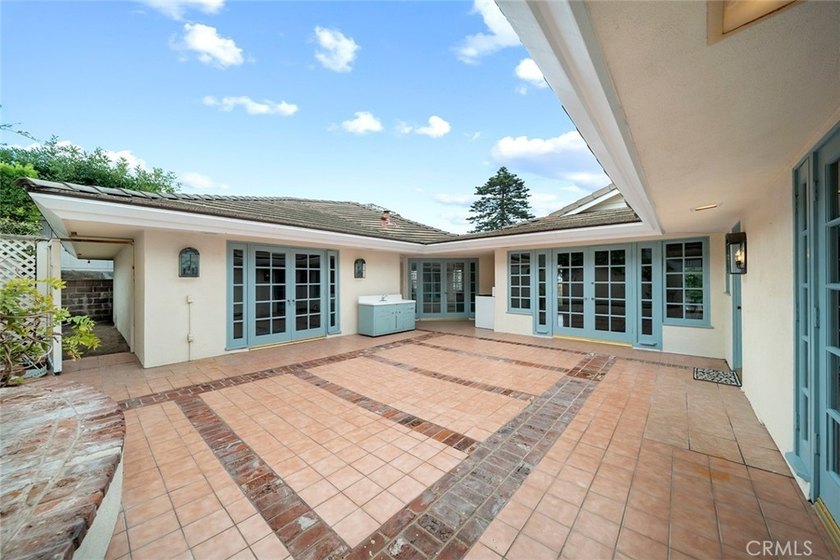 905 Emerald Bay is a light-filled corner lot bungalow offering 2 - photo 29