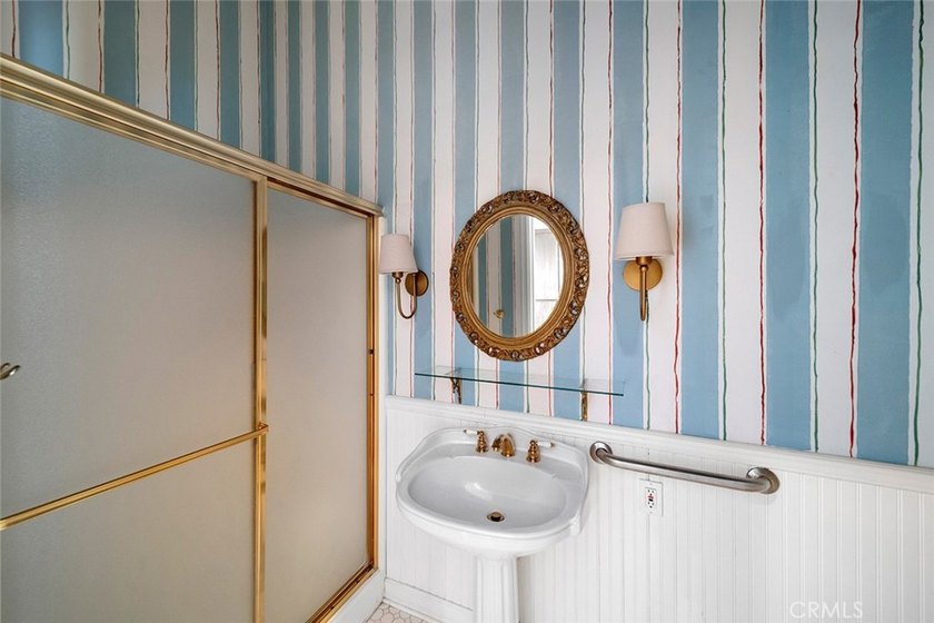 905 Emerald Bay is a light-filled corner lot bungalow offering 2 - photo 33