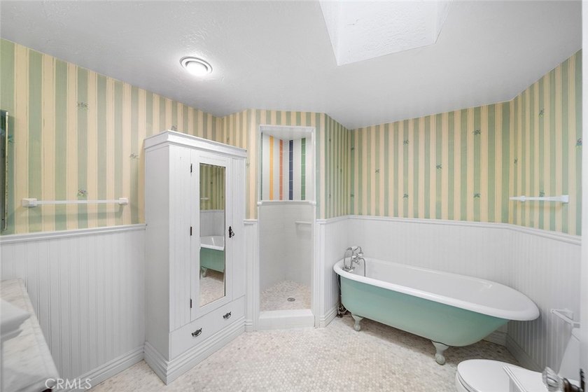 905 Emerald Bay is a light-filled corner lot bungalow offering 2 - photo 34