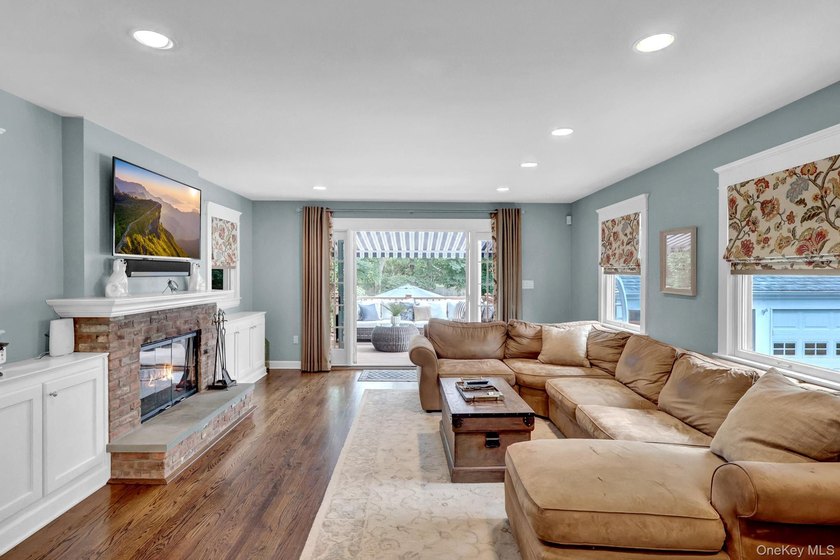 Welcome to 56 Oakland Drive, just a short stroll to the heart of - photo 12