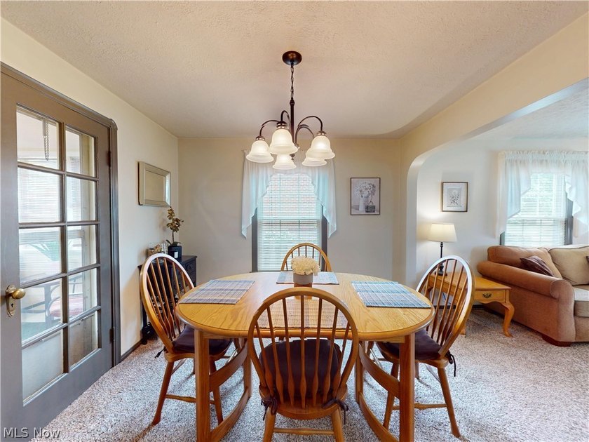 Welcome to this pride-of-ownership Colonial, ideally located - photo 13