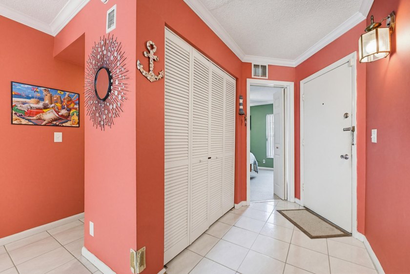 Enjoy easy FL. living in this charming 1-bedroom, 1-bath condo - photo 16