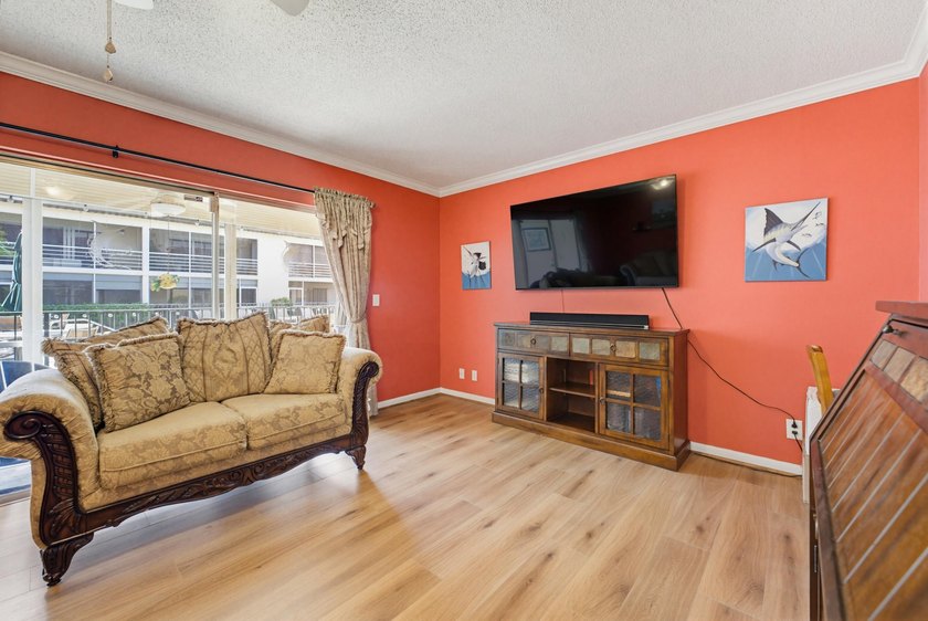 Enjoy easy FL. living in this charming 1-bedroom, 1-bath condo - photo 17