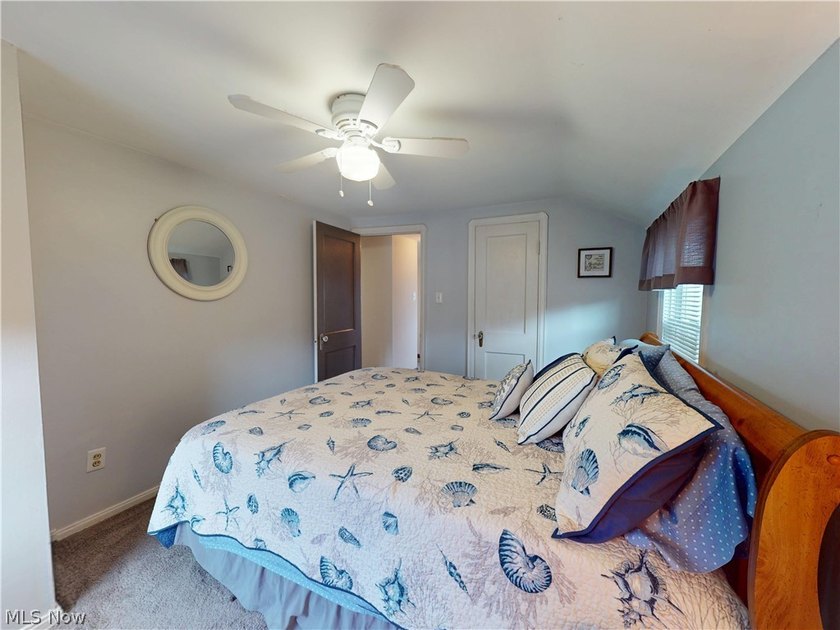Welcome to this pride-of-ownership Colonial, ideally located - photo 19