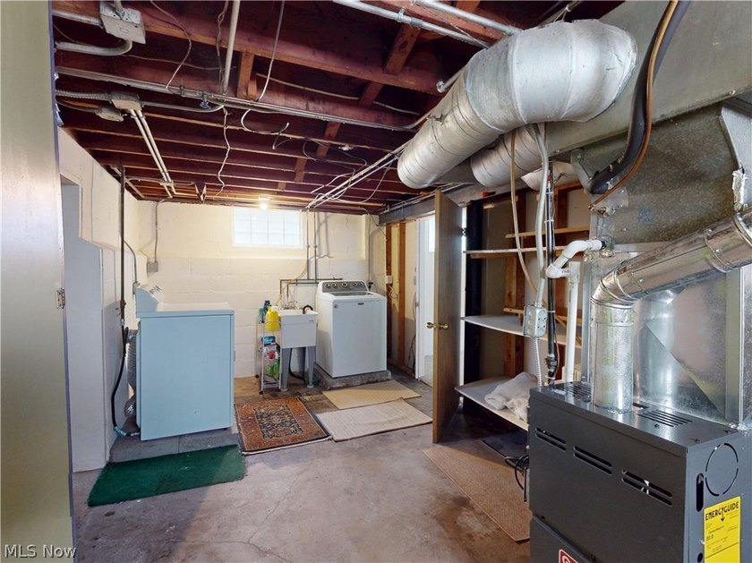 Welcome to this pride-of-ownership Colonial, ideally located - photo 24