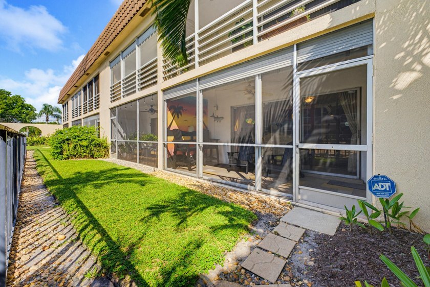 Enjoy easy FL. living in this charming 1-bedroom, 1-bath condo - photo 31