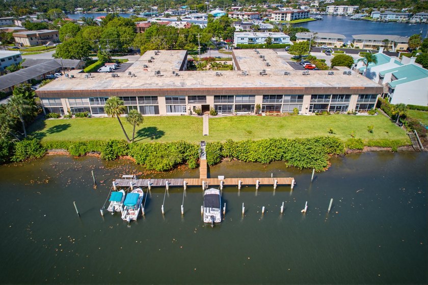 Enjoy easy FL. living in this charming 1-bedroom, 1-bath condo - photo 35