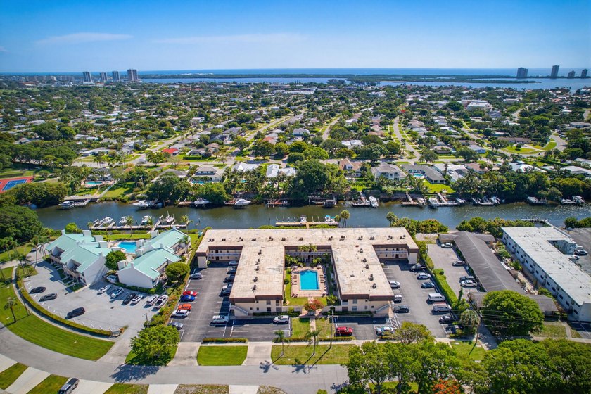 Enjoy easy FL. living in this charming 1-bedroom, 1-bath condo - photo 38