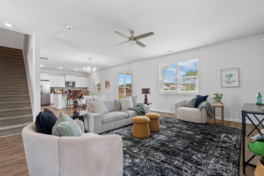 Welcome home to this beautifully maintained property offering - photo 3