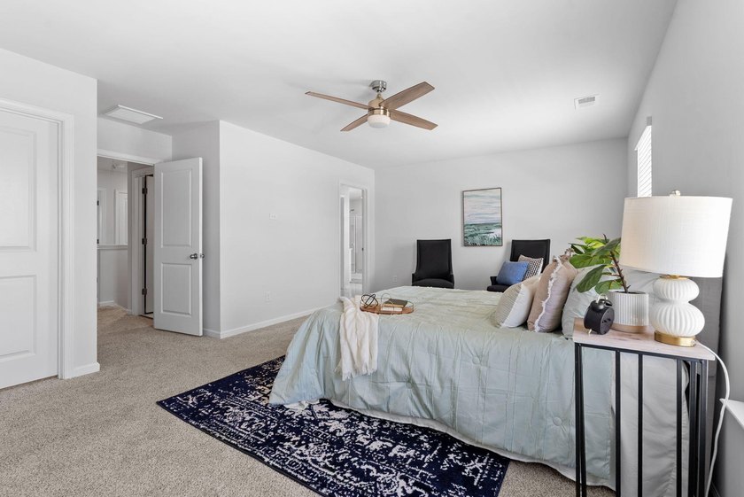 Welcome home to this beautifully maintained property offering - photo 4