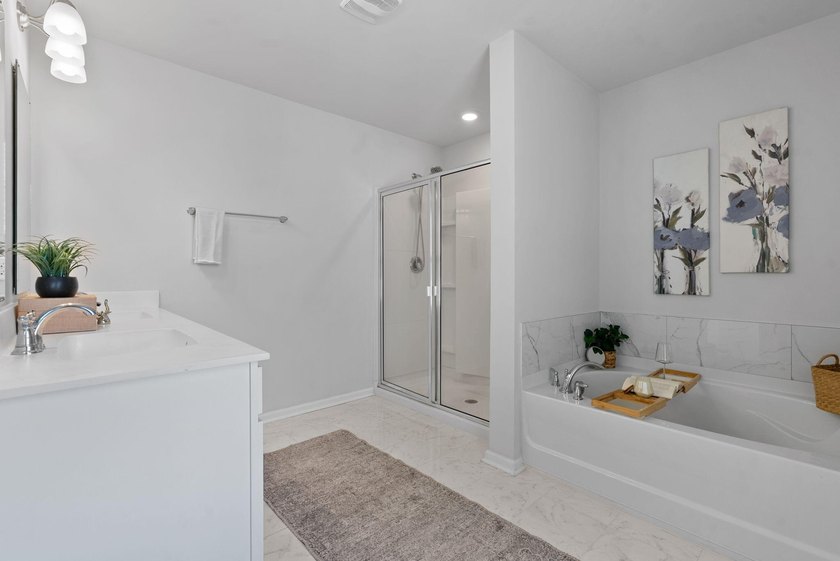Welcome home to this beautifully maintained property offering - photo 5
