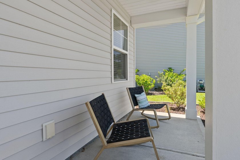 Welcome home to this beautifully maintained property offering - photo 9