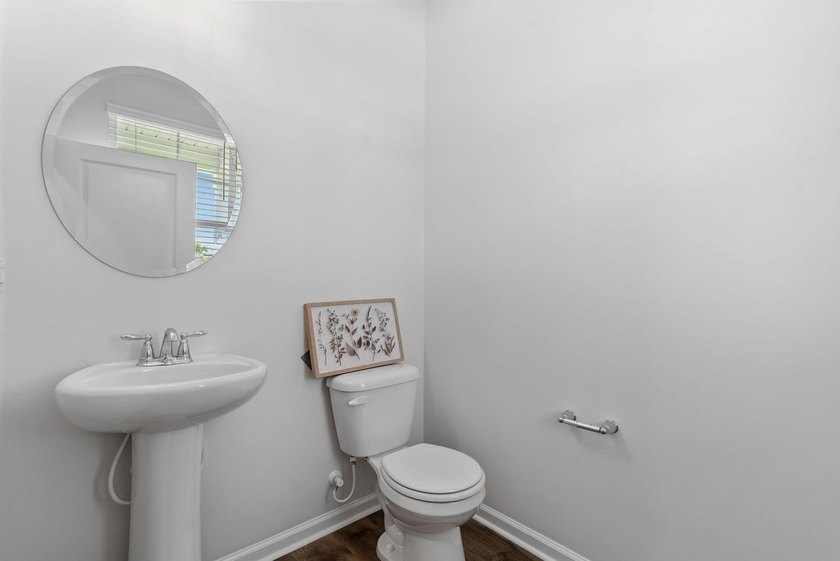 Welcome home to this beautifully maintained property offering - photo 10