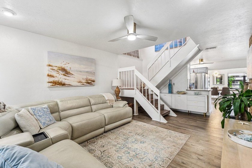 RARE OPPORTUNITY in North Palm Beach with this spacious - photo 3