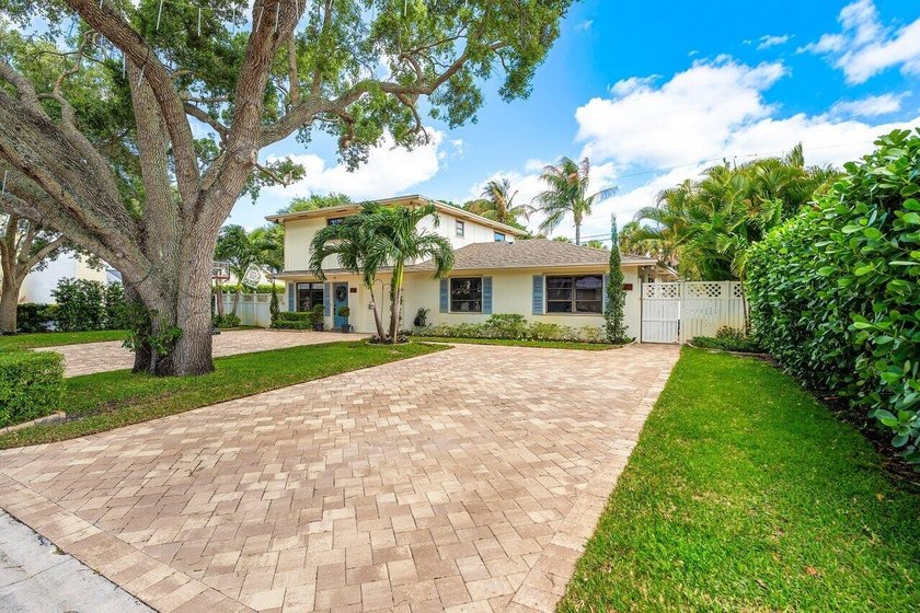 RARE OPPORTUNITY in North Palm Beach with this spacious - photo 8