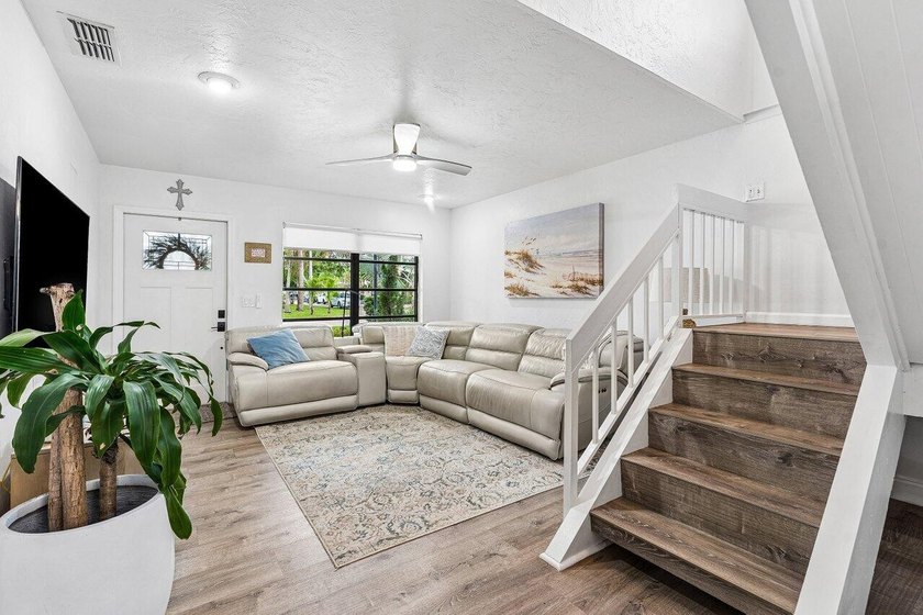 RARE OPPORTUNITY in North Palm Beach with this spacious - photo 10