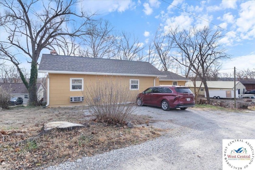 MOTIVATED SELLER! Enjoy the lake lifestyle without the lakefront - photo 12