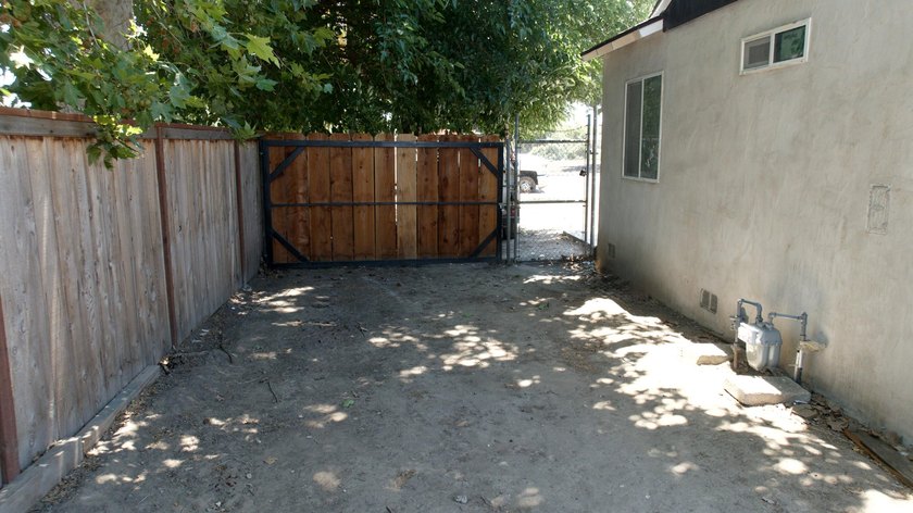 1924 Mixed-use / commercially zoned furnished home within - photo 26