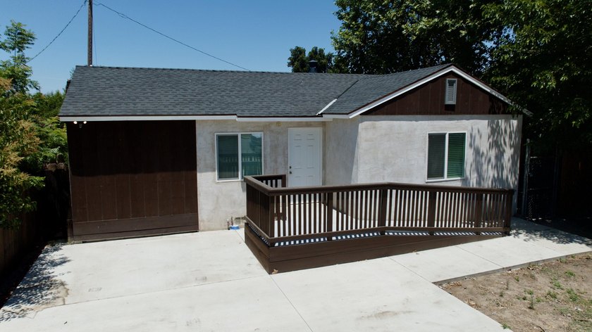 1924 Mixed-use / commercially zoned furnished home within - photo 32