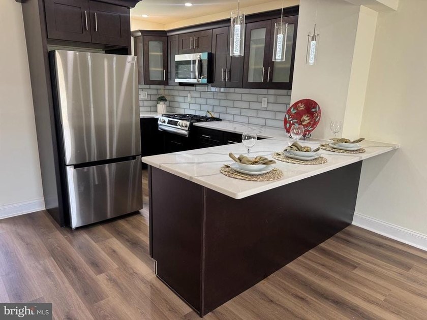 Move right into this beautifully updated 2-bedroom, 1.5-bath - photo 8