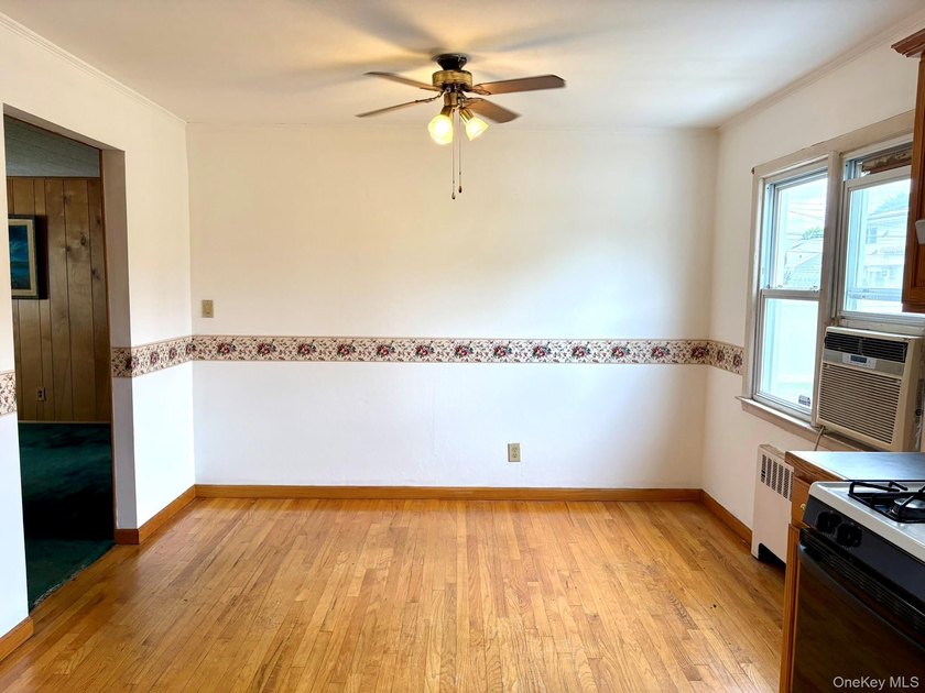 Welcome to this 3 bedroom Ranch on a desirable block in - photo 6