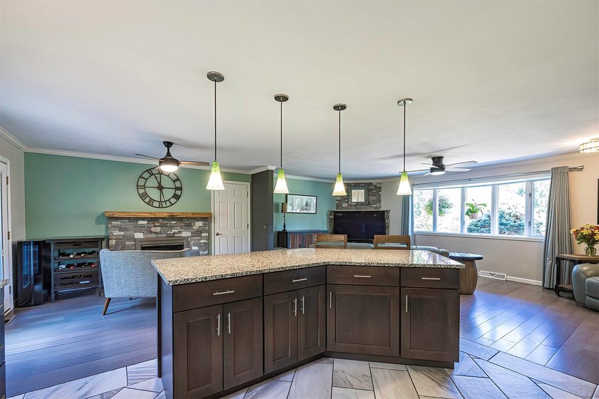 Exceptional one-story living on a sprawling 2-acre private - photo 11