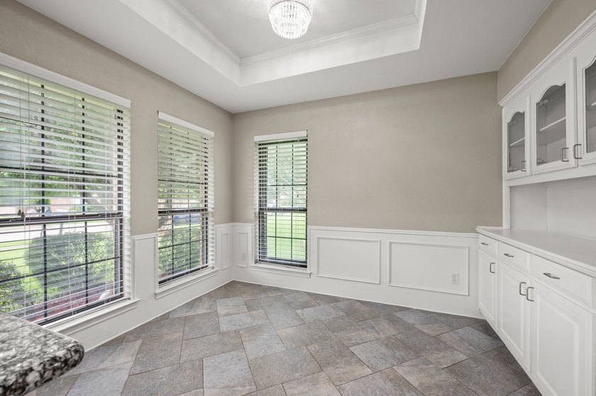 Welcome home to this beautiful 4 bedroom, 3 bathroom 1 story - photo 11