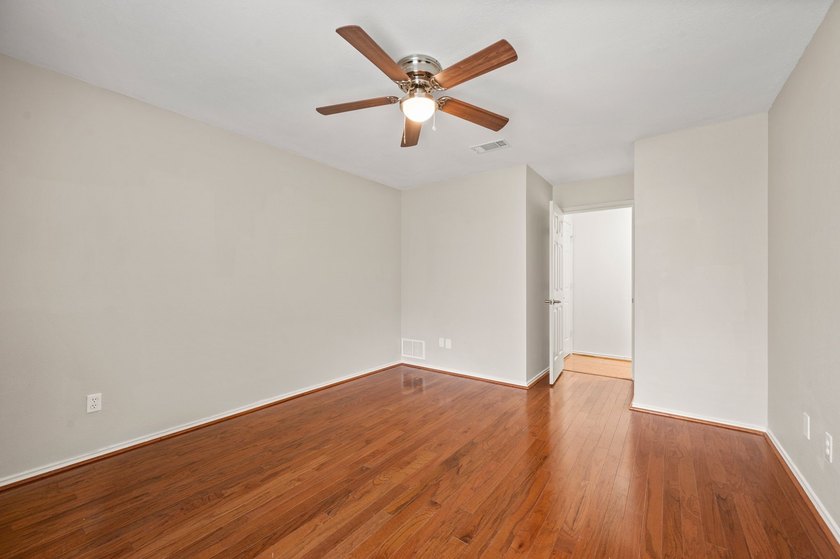 Welcome home to this beautiful 4 bedroom, 3 bathroom 1 story - photo 15