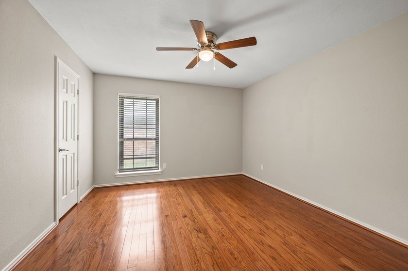 Welcome home to this beautiful 4 bedroom, 3 bathroom 1 story - photo 16