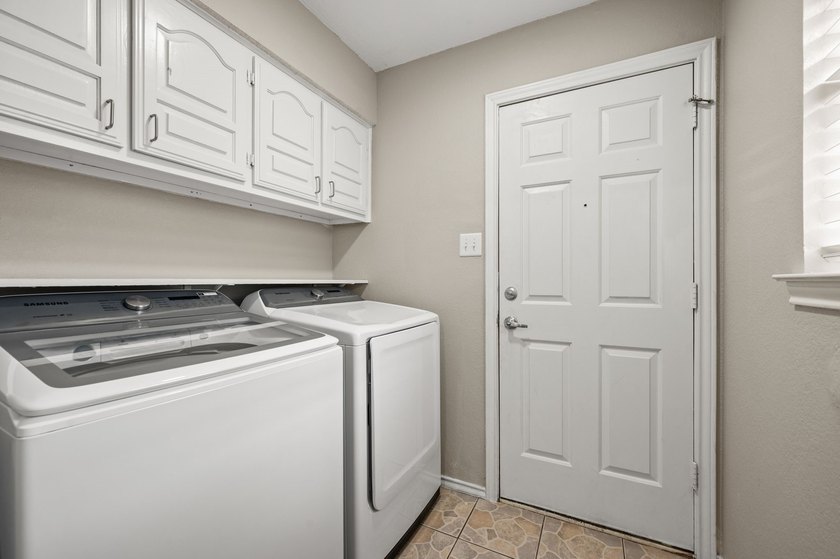 Welcome home to this beautiful 4 bedroom, 3 bathroom 1 story - photo 18