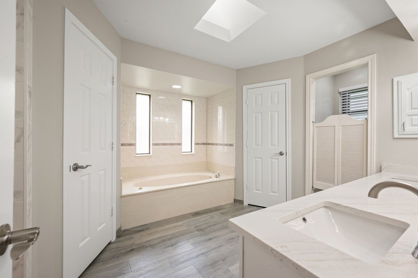 Welcome home to this beautiful 4 bedroom, 3 bathroom 1 story - photo 24