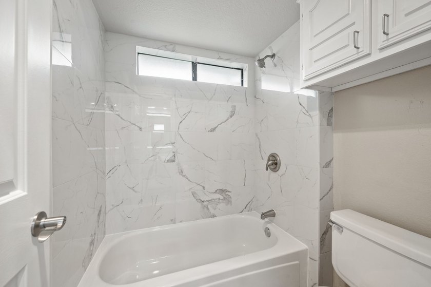 Welcome home to this beautiful 4 bedroom, 3 bathroom 1 story - photo 32