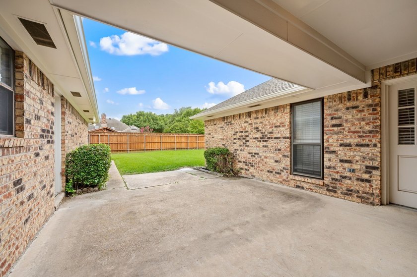 Welcome home to this beautiful 4 bedroom, 3 bathroom 1 story - photo 36