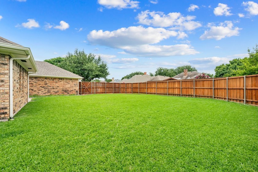 Welcome home to this beautiful 4 bedroom, 3 bathroom 1 story - photo 37
