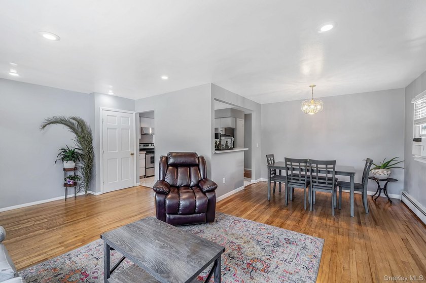 Welcome to your bright and inviting 3-bedroom, 2-bath ranch - photo 8
