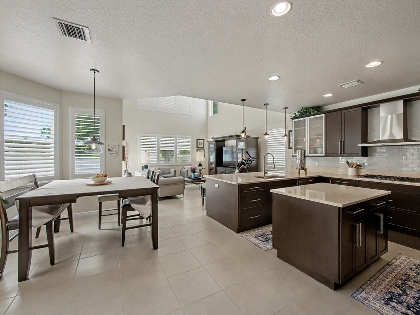 This stunning 5-bedroom, 4-bathroom residence offers the perfect - photo 8