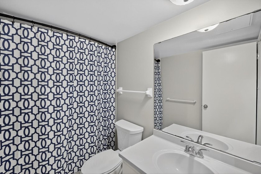 Take in sweeping 9th-floor views and a comfortable, easy-living - photo 18