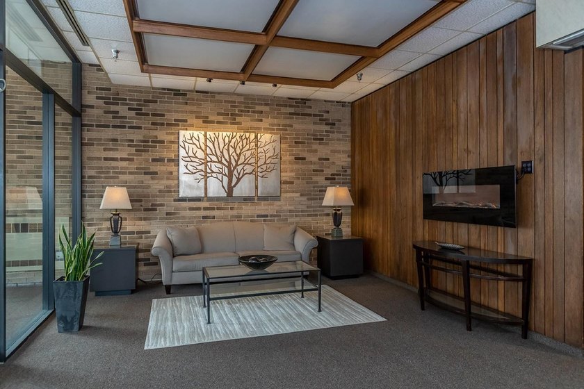 Take in sweeping 9th-floor views and a comfortable, easy-living - photo 26