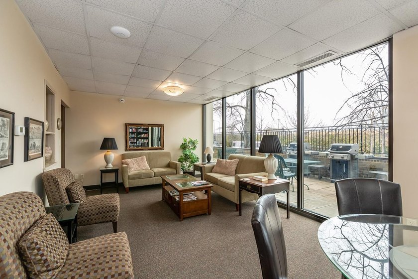 Take in sweeping 9th-floor views and a comfortable, easy-living - photo 30