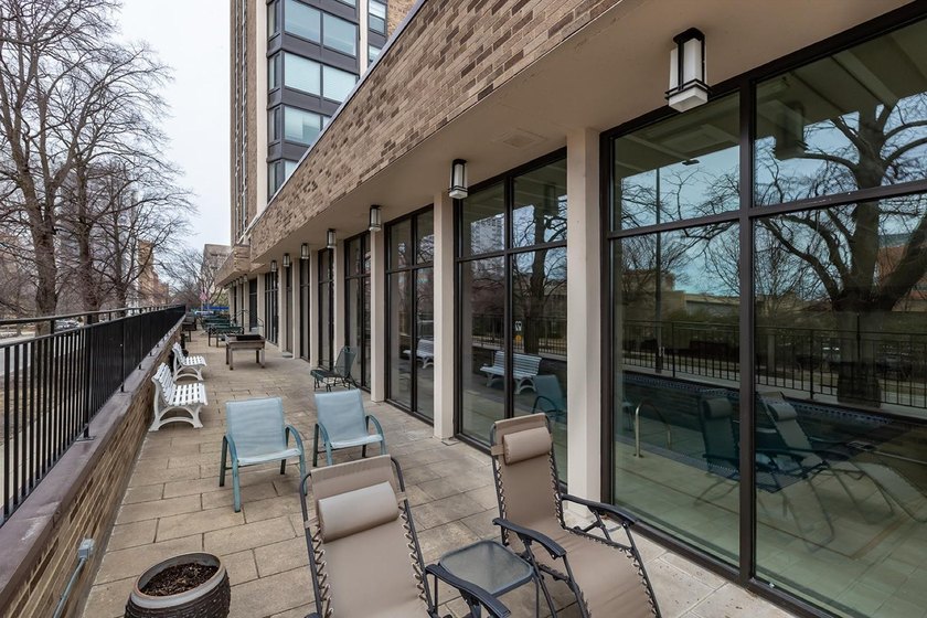 Take in sweeping 9th-floor views and a comfortable, easy-living - photo 34