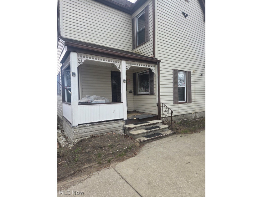 This 3-bedroom, 1.5-bathroom home is a great opportunity for an - photo 2