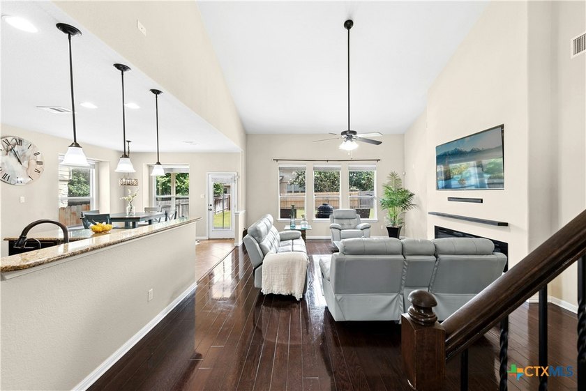 Welcome home to this stunning property nestled on a secluded - photo 6