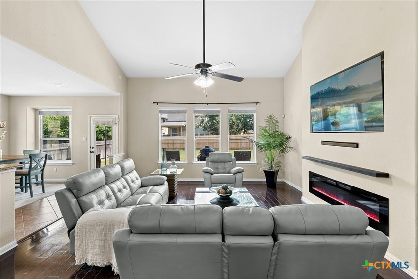 Welcome home to this stunning property nestled on a secluded - photo 7