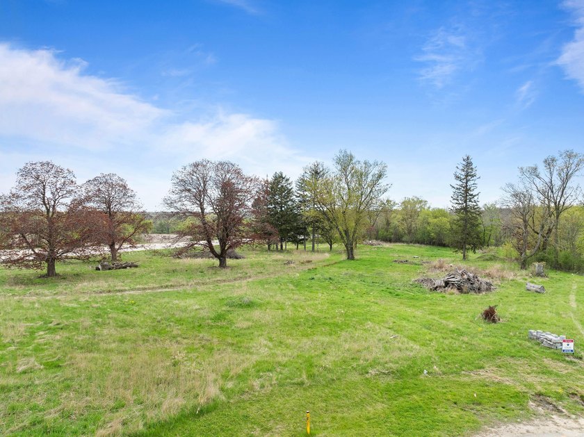 Large Lot and Perfect Location between Lake Geneva and Williams - photo 11
