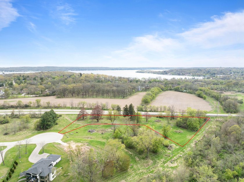 Large Lot and Perfect Location between Lake Geneva and Williams - photo 21